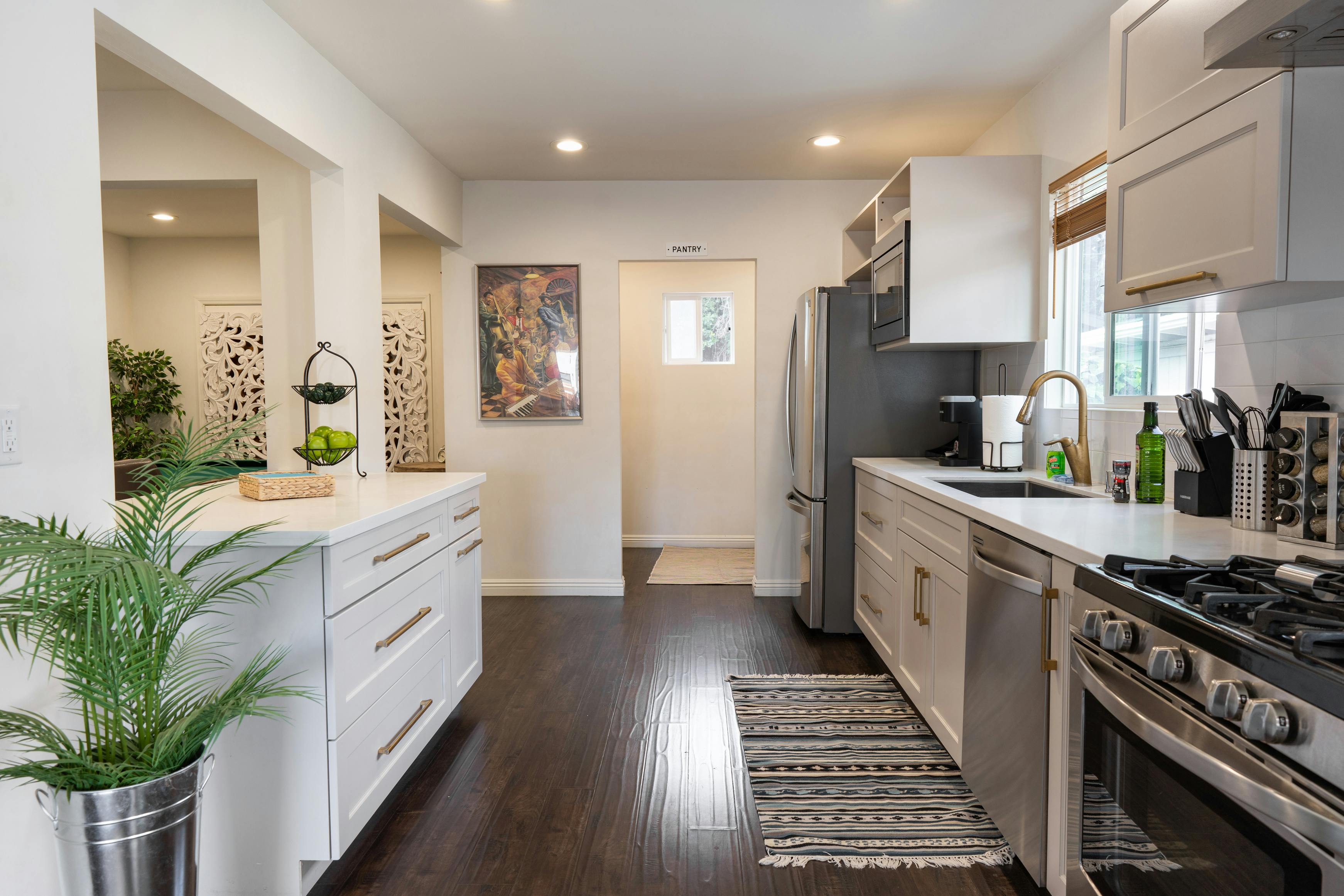 Haus zu mieten für $5,500 pro Monat in Sherman Oaks, La Maida St