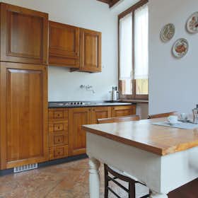 Appartamento in affitto a 1.343 € al mese a Tremezzina, Piazza Campidoglio