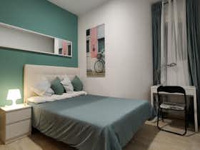 私人房间 正在以 €595 的月租出租，其位于 Alcalá de Henares, Plaza Carlos I