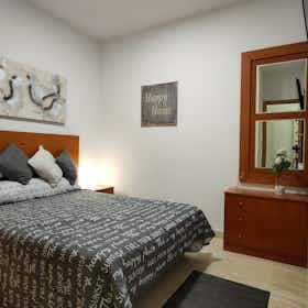 Cameră privată de închiriat pentru 595 EUR pe lună în Alcalá de Henares, Plaza Carlos I