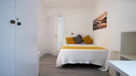 私人房间 正在以 €595 的月租出租，其位于 Alcalá de Henares, Avenida Caballería Española
