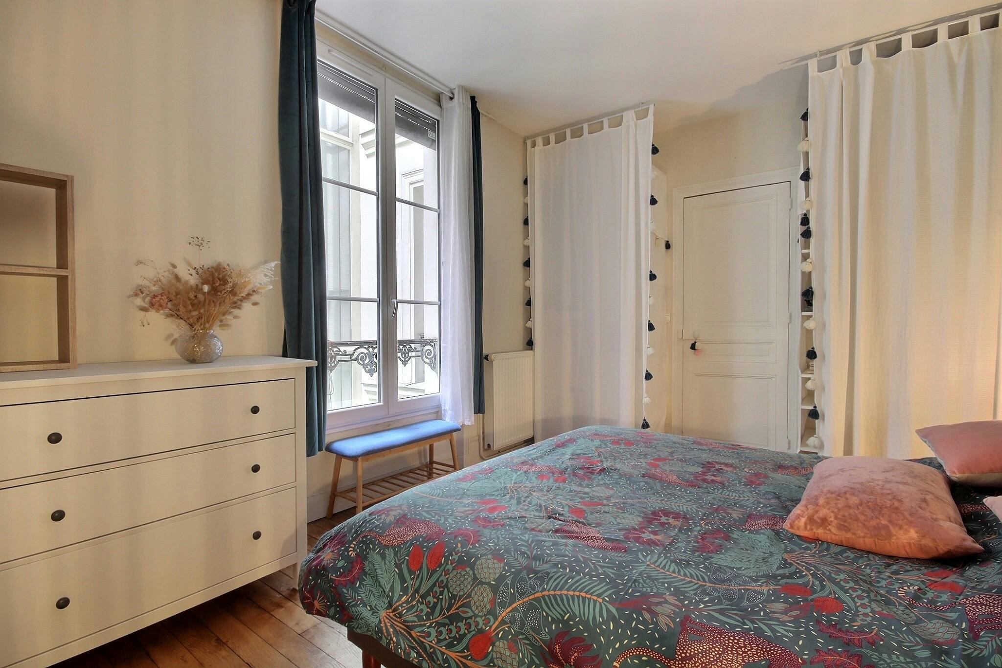 Apartment for rent for €3,024 per month in Paris, Place de Breteuil