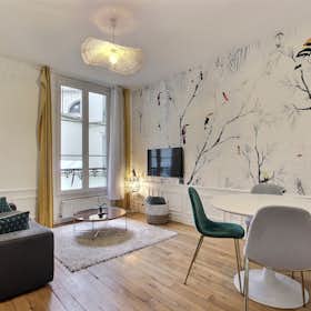 Apartment for rent for €3,024 per month in Paris, Place de Breteuil
