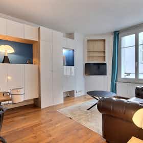 Mieszkanie do wynajęcia za 1605 € miesięcznie w mieście Paris, Rue Lancret