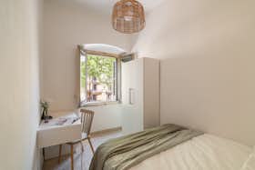 Private room for rent for €590 per month in Barcelona, Carrer la Rambla