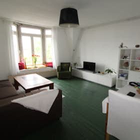 Apartment for rent for €1,295 per month in Rotterdam, Burgemeester Meineszlaan