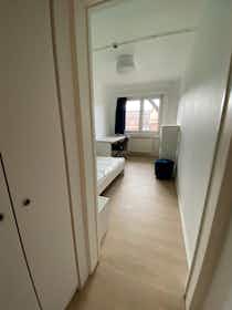 Private room for rent for €620 per month in Sint-Lambrechts-Woluwe, Tomberg