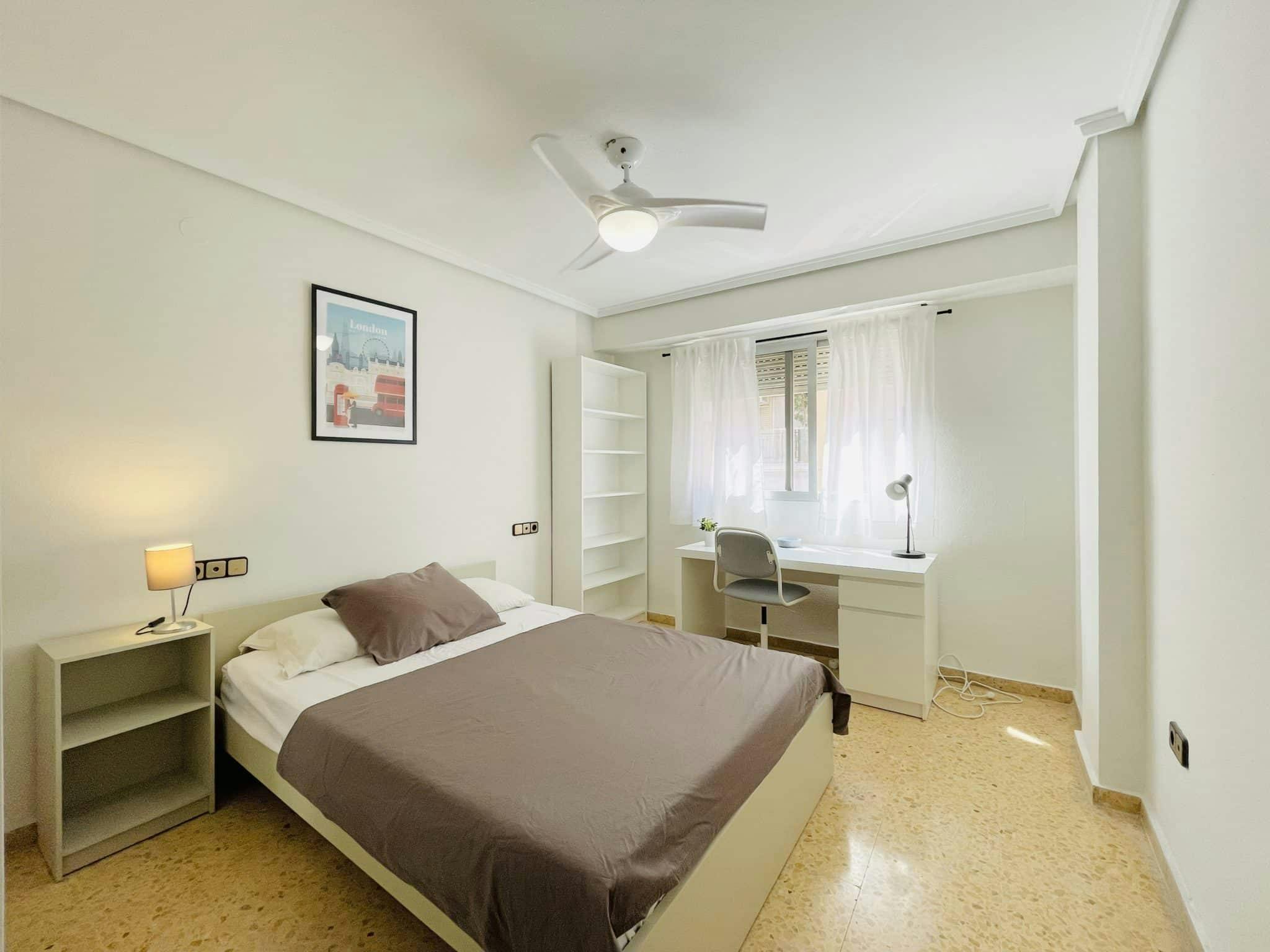 Habitación privada en alquiler por 375 € al mes en Valencia, Carrer Méndez Núñez