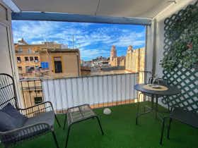 公寓 正在以 €1,300 的月租出租，其位于 Tarragona, Carrer Cos del Bou