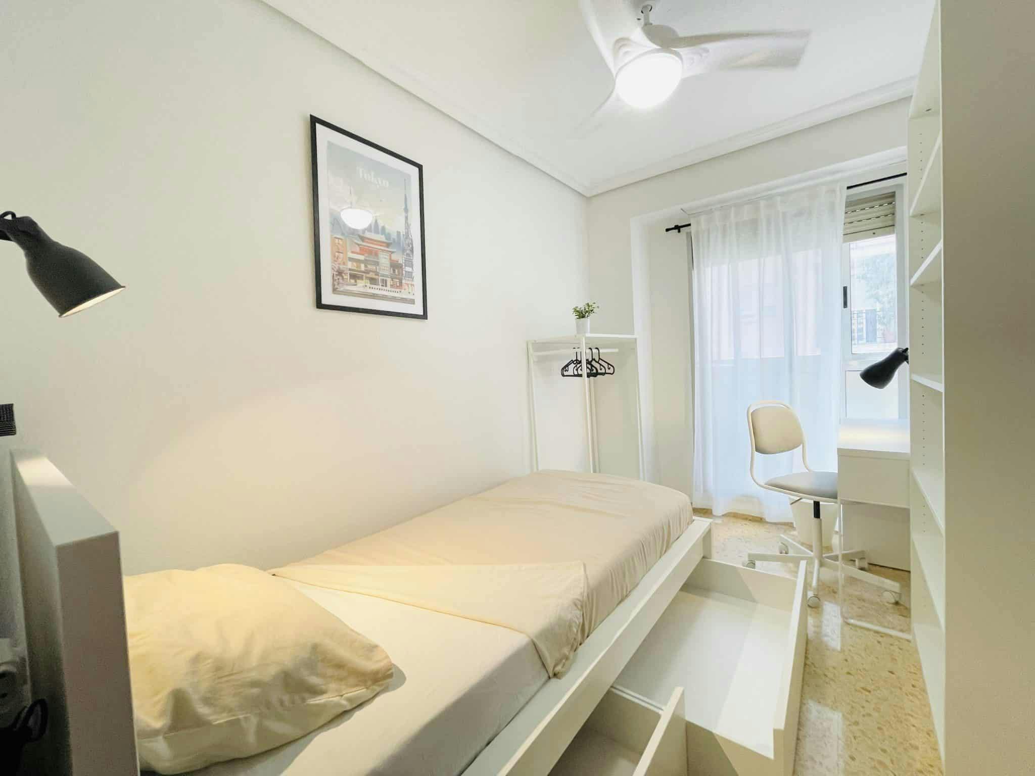 Habitación privada en alquiler por 305 € al mes en Valencia, Carrer Méndez Núñez