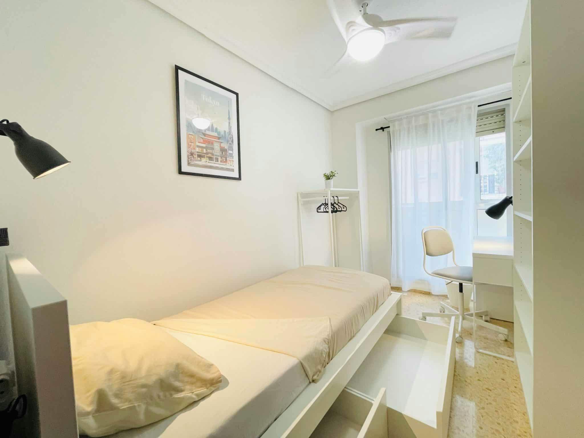 Carrer Méndez Núñez, Valencia preview