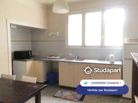 公寓 正在以 €770 的月租出租，其位于 Reims, Impasse du Bras d'Or