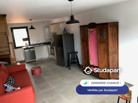Apartment for rent for €1,040 per month in Bordeaux, Rue de Metz