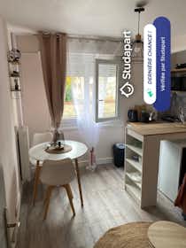 Apartamento para alugar por € 600 por mês em Melun, Rue Dajot