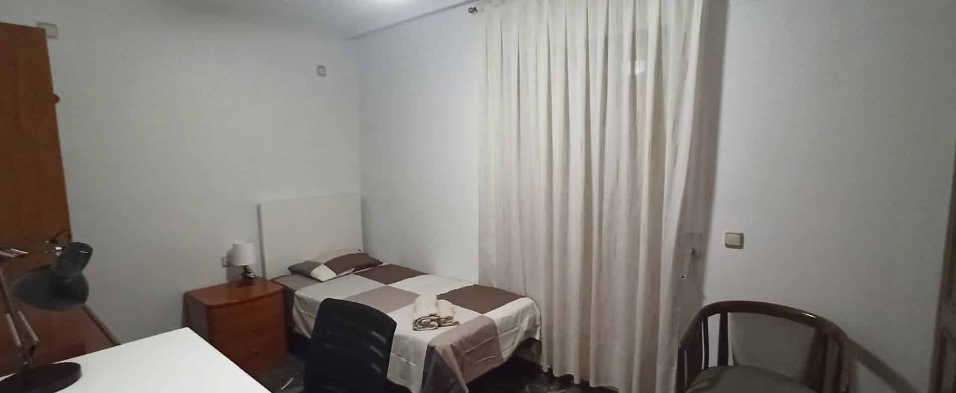 Chambre privée à louer pour 285 €/mois à Valencia, Carrer de Fontanars