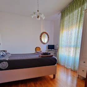 Mehrbettzimmer zu mieten für 400 € pro Monat in Milan, Viale Ca' Granda