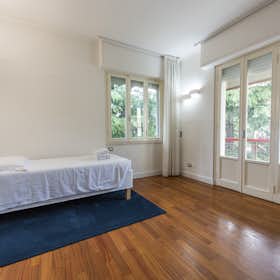 Appartamento in affitto a 2.000 € al mese a Florence, Via Giovanni Papini