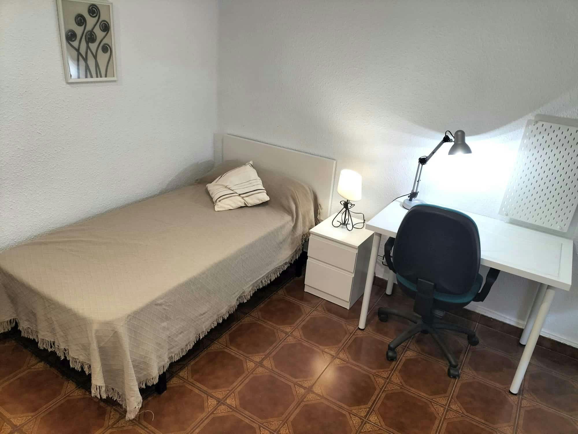 Calle Santos Justo y Pastor, Valencia preview