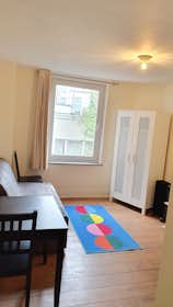 单间公寓 正在以 €700 的月租出租，其位于 Ixelles, Rue Mercelis