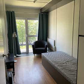 公寓 正在以 SEK 5,974 的月租出租，其位于 Göteborg, Lärdomsgatan