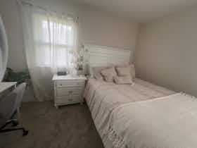 Отдельная комната сдается в аренду за $1,000 в месяц в Alexandria, Gary Ave