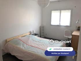 Приватна кімната за оренду для 132 EUR на місяць у Élancourt, Allée des Noisetiers