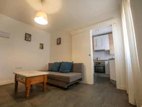 Apartment for rent for €10 per month in Málaga, Calle Alta