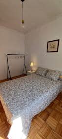 Private room for rent for €475 per month in Porto, Rua João de Deus
