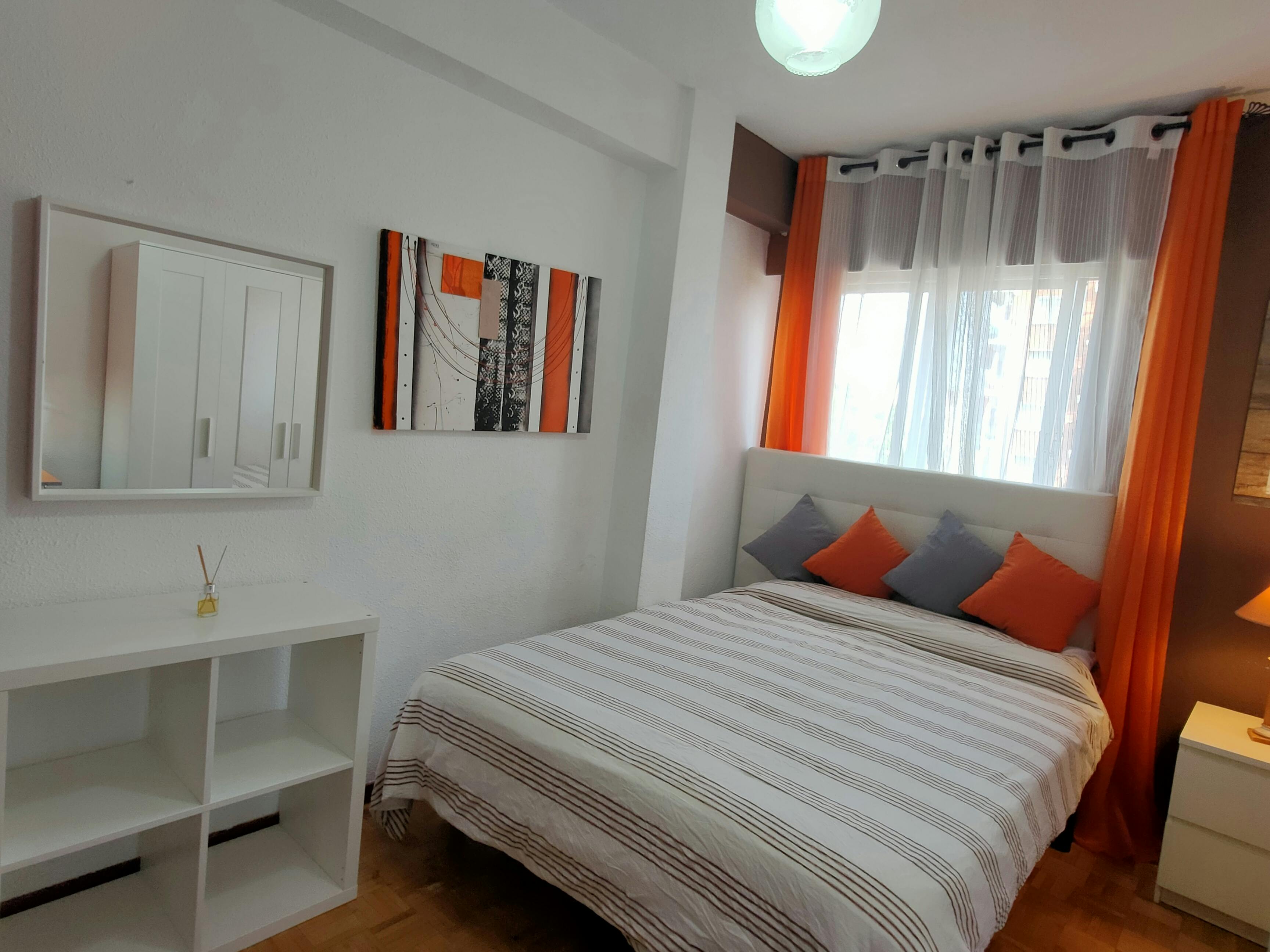 Отдельная комната сдается в аренду за 595 € в месяц в Alcalá de Henares, Vía Complutense