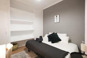 Private room for rent for €390 per month in Madrid, Calle de las Infantas
