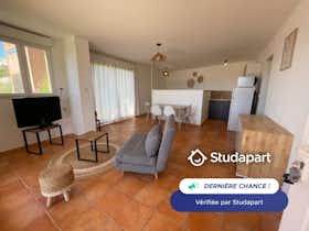 Huis te huur voor € 750 per maand in Marseille, Avenue de Château-Gombert