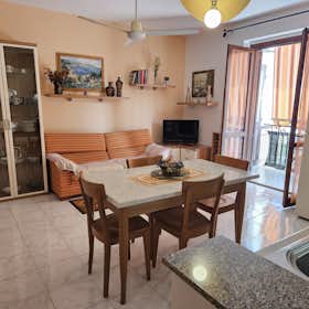 公寓 正在以 €2,227 的月租出租，其位于 Mascali, Viale Immacolata