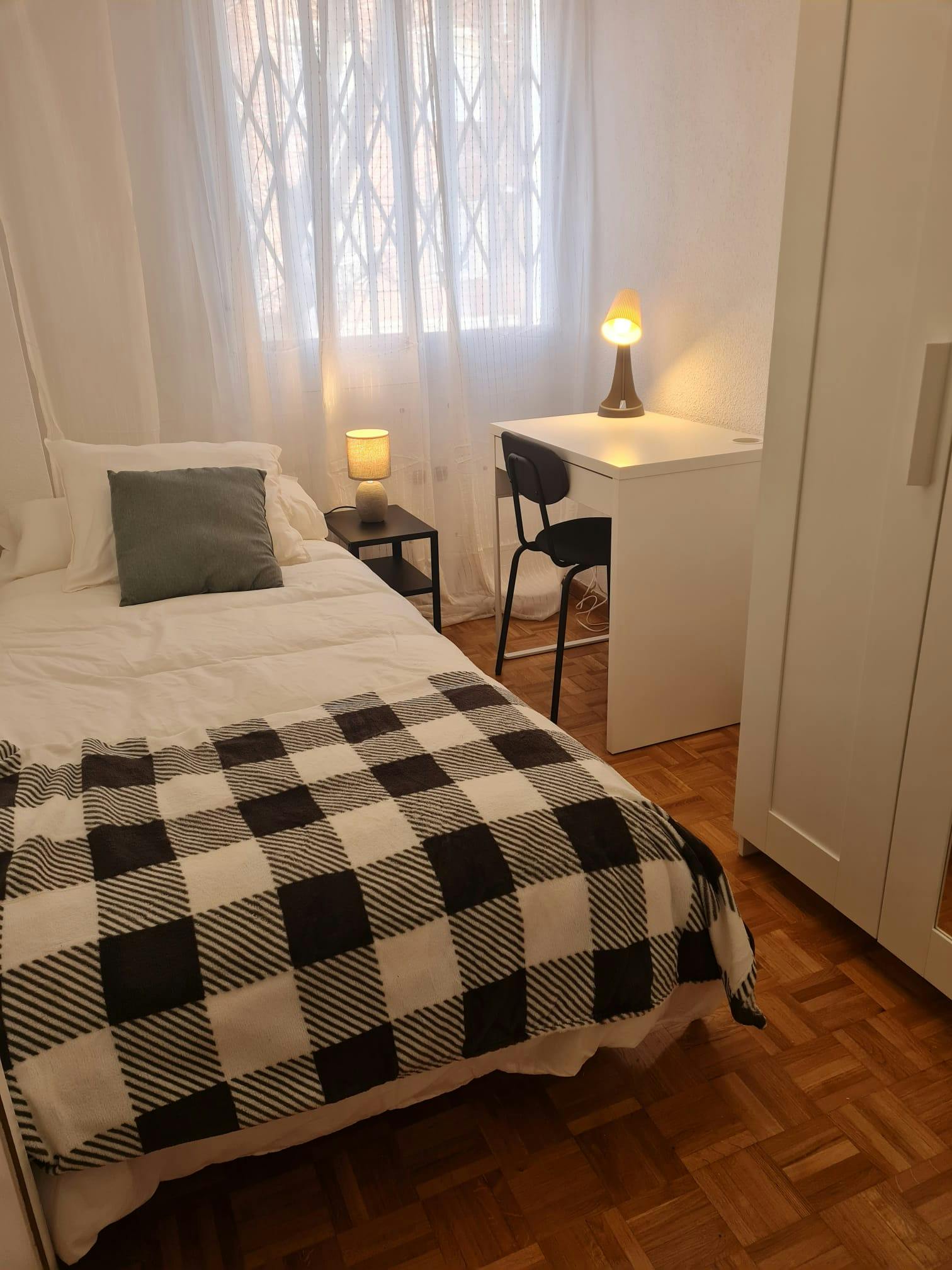 Single room Madrid, 1 bed, 6m² — photo 2