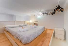 单间公寓 正在以 €1,400 的月租出租，其位于 Rome, Via Cutilia