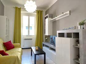公寓 正在以 €1,400 的月租出租，其位于 Genoa, Piazza Artoria
