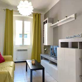 Appartement te huur voor € 1.400 per maand in Genoa, Piazza Artoria