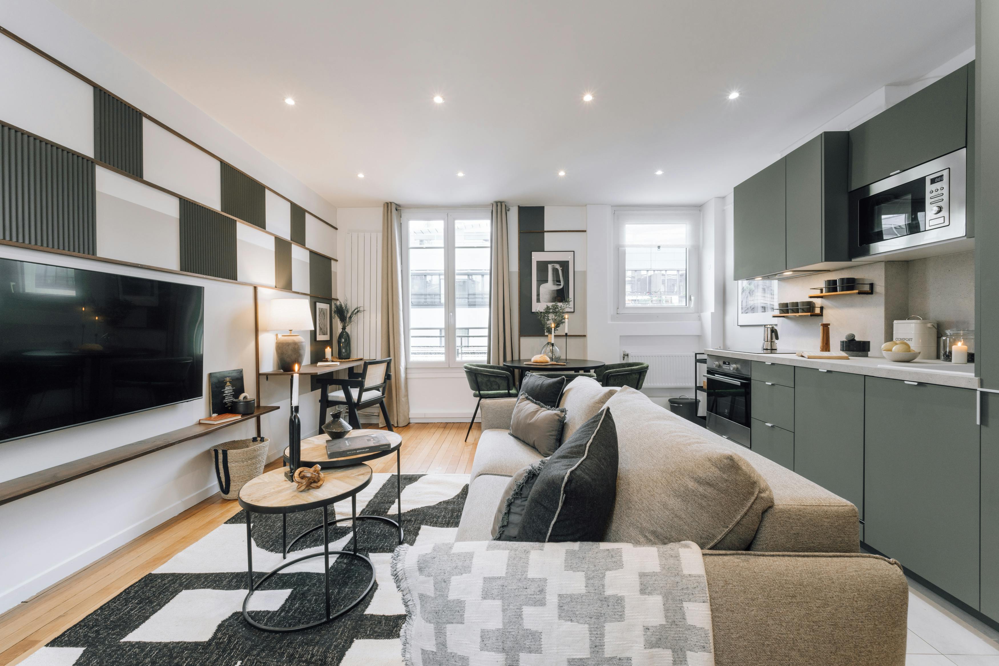 Apartment for rent for €2,954 per month in Paris, Rue Humblot