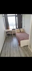 Privé kamer te huur voor € 650 per maand in Rotterdam, Huniadijk