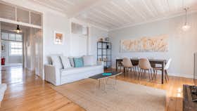 Apartment for rent for €2,402 per month in Lisbon, Rua da Junqueira