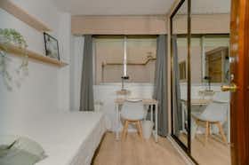 Private room for rent for €335 per month in Valencia, Avinguda de Burjassot