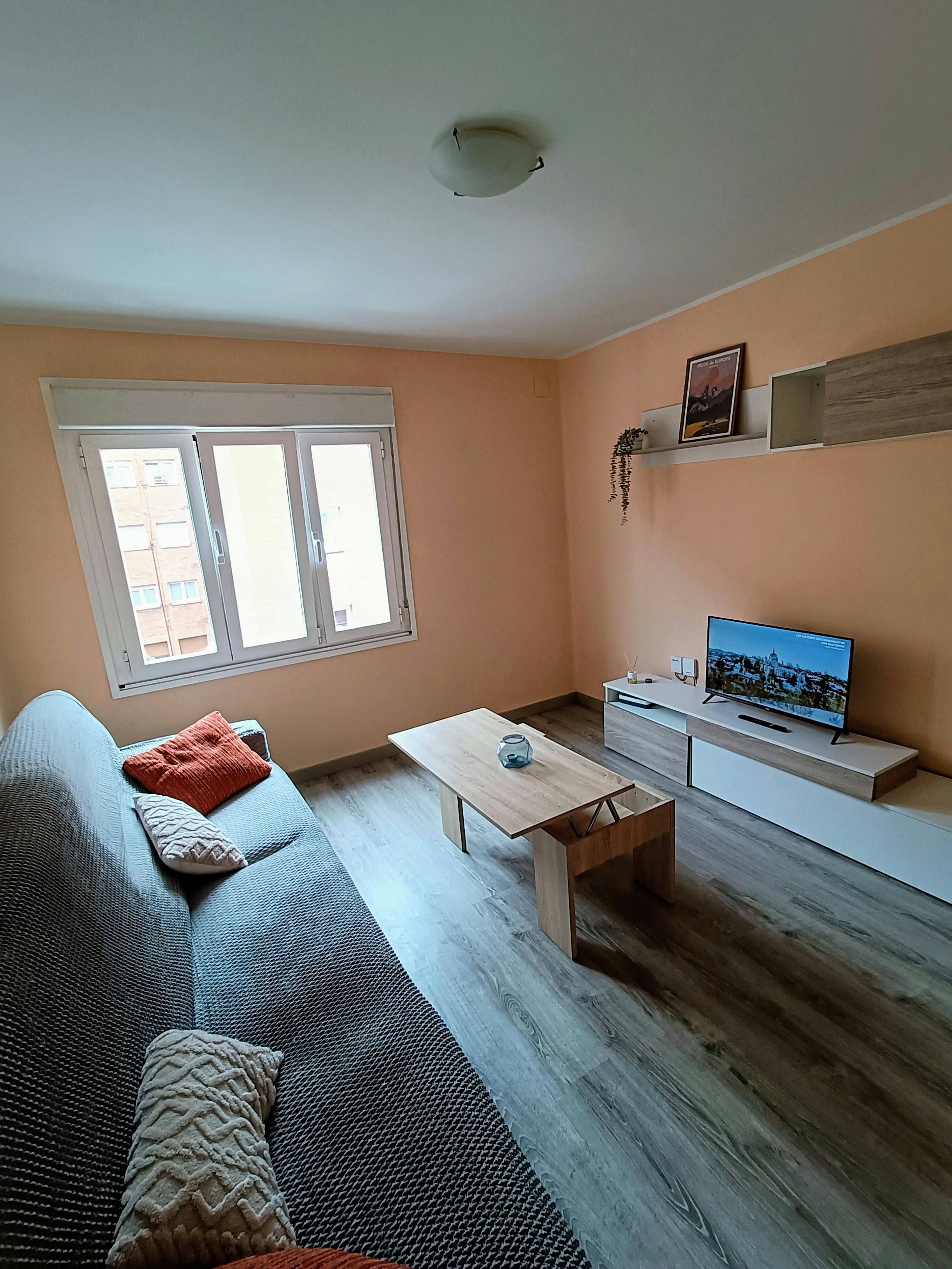 Appartement à louer pour 1 300 €/mois à Gijón, Calle Echegaray