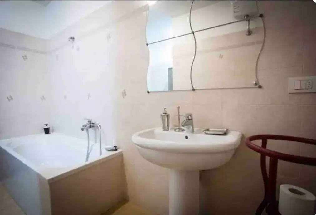 2-Bedroom Apartment in Borgo San Frediano, Florence (1515658) ROOM 1