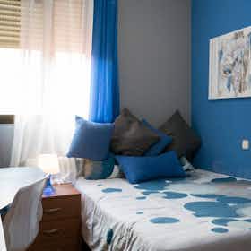 Private room for rent for €595 per month in Alcalá de Henares, Calle José Caballero