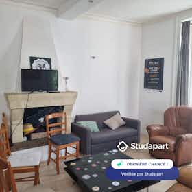 Appartement te huur voor € 538 per maand in Nantes, Rue de l'Hôtel de Ville