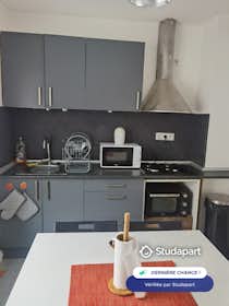 Apartment for rent for €760 per month in Boulogne-sur-Mer, Rue Louis Faidherbe
