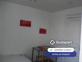 Wohnung zu mieten für 400 € pro Monat in Calais, Rue du Bout des Digues