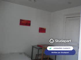 Apartament de închiriat pentru 400 EUR pe lună în Calais, Rue du Bout des Digues