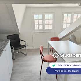 Квартира сдается в аренду за 899 € в месяц в Jouy-en-Josas, Rue du Docteur Kurzenne