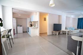 Apartment for rent for €700 per month in Athens, Larnakos