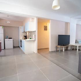 Appartement te huur voor € 700 per maand in Athens, Larnakos